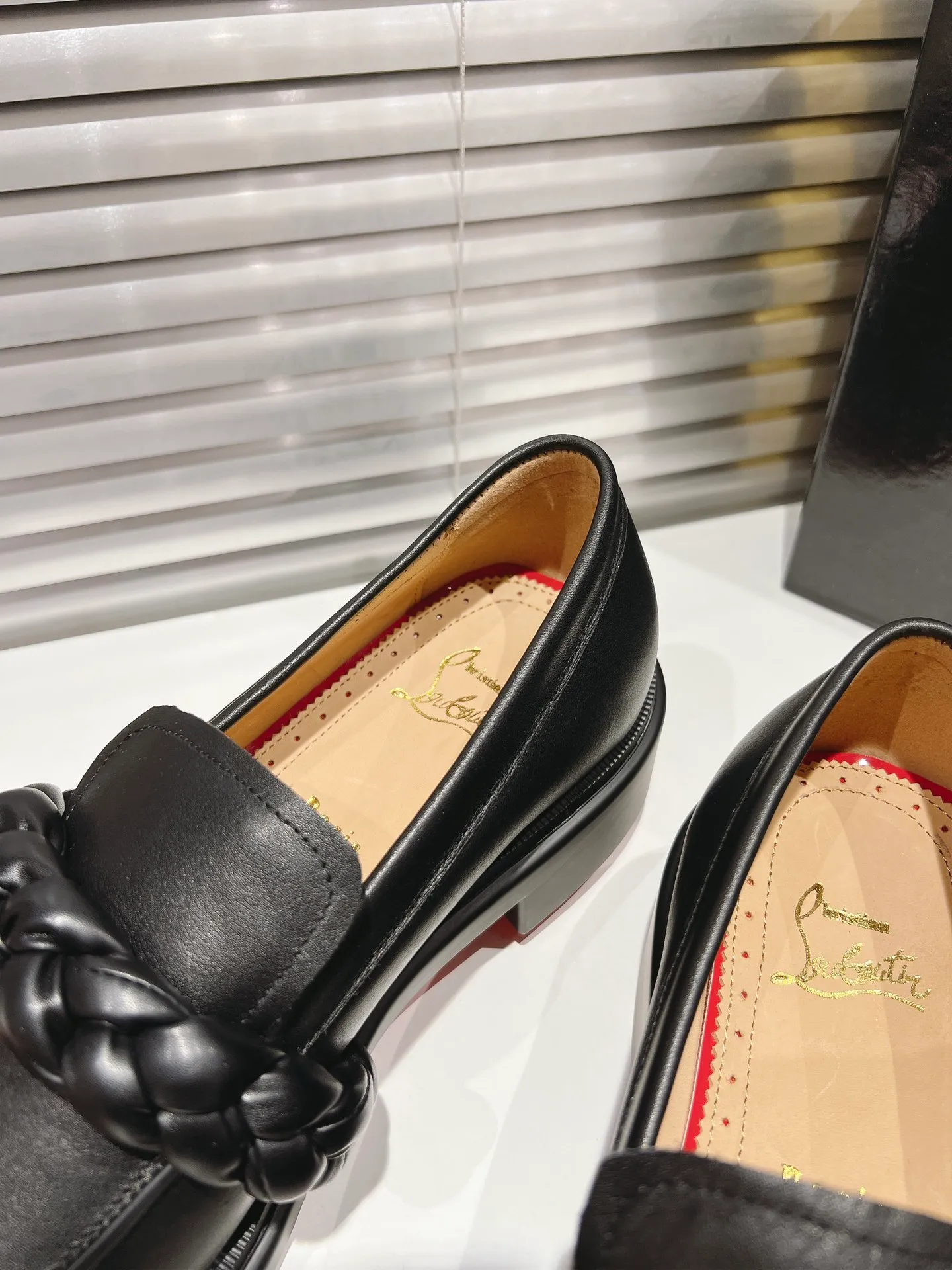 👟👟Ex-factory price 800👟👟 ╔Tire bottom Loft twist black cowhide╗ ·Top version customization·2024𝐬𝐬 𝑪𝒉𝒓𝒊𝒔𝒕𝒊𝒂𝒏 𝑳𝒐𝒖𝒃𝒐𝒖𝒕𝒊𝒏 ▪️No matter the last shape, fabric, diamonds, nails, lining, outsole, they are as close as possible to ZP... ▪️The original sole is specially provided by the original factory ▪️The lining is imported water-dyed cowhide ▪️The private customization time is about 3-7 days —————— Size: Men's 39M-46M